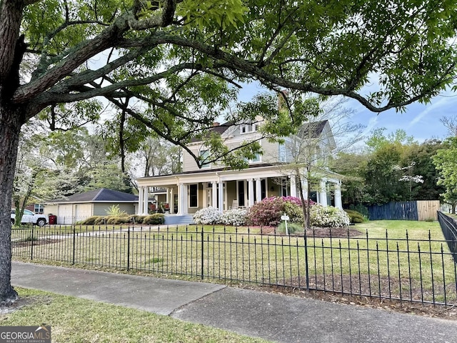 view of front of property featuring a front yard and a porch