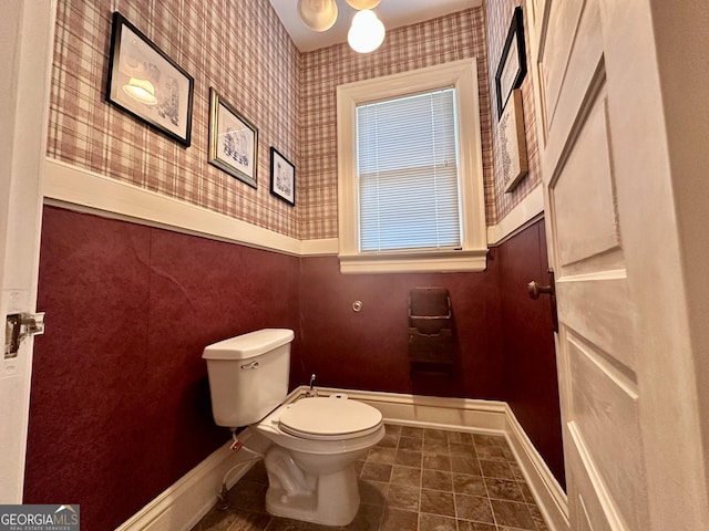 bathroom featuring toilet