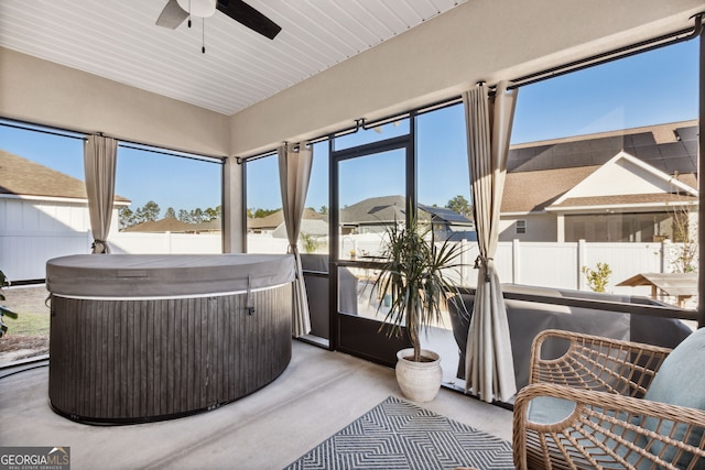 sunroom featuring a jacuzzi and ceiling fan