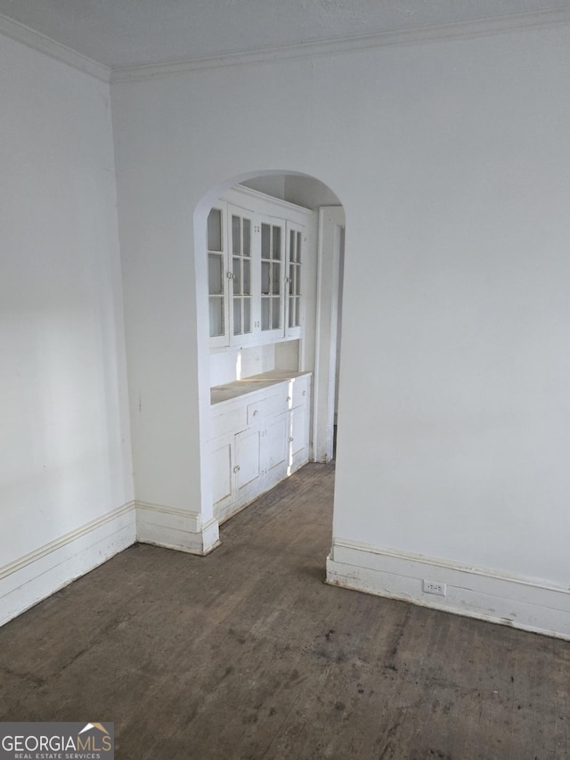 empty room with ornamental molding