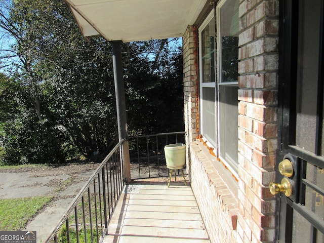 balcony featuring covered porch