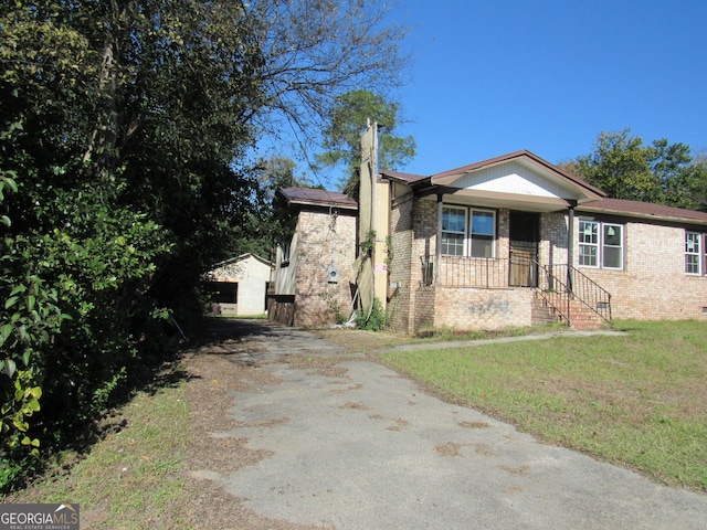 view of front of property with a porch and a front yard