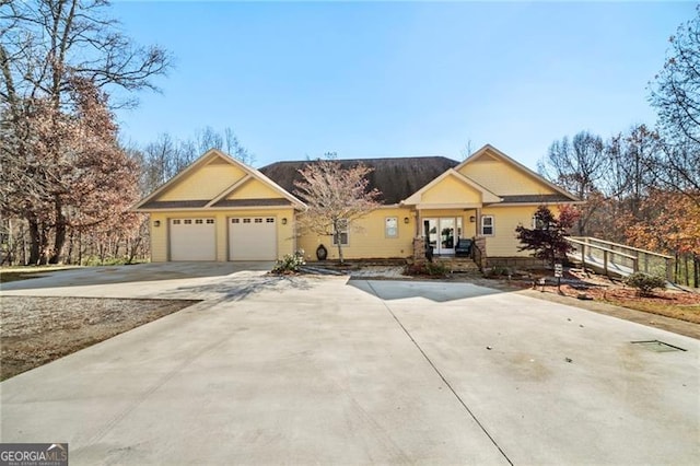 view of front facade featuring a garage