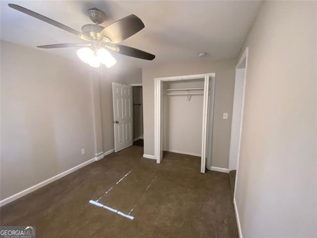 unfurnished bedroom with ceiling fan and a closet