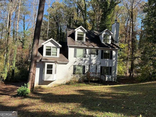 view of front of property featuring a front yard