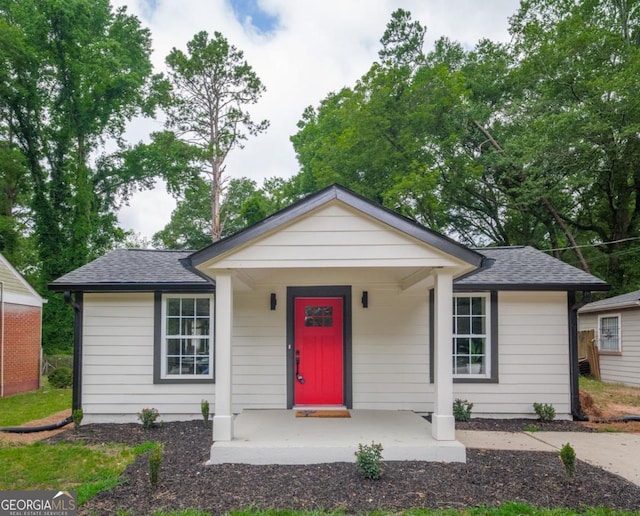 single story home featuring a porch