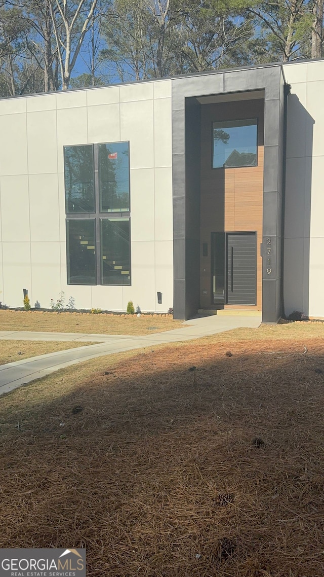 view of exterior entry