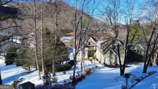 view of yard layered in snow