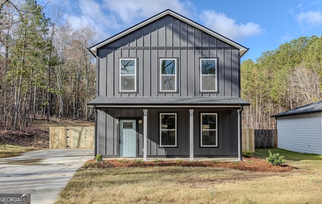 view of front of house with a front lawn