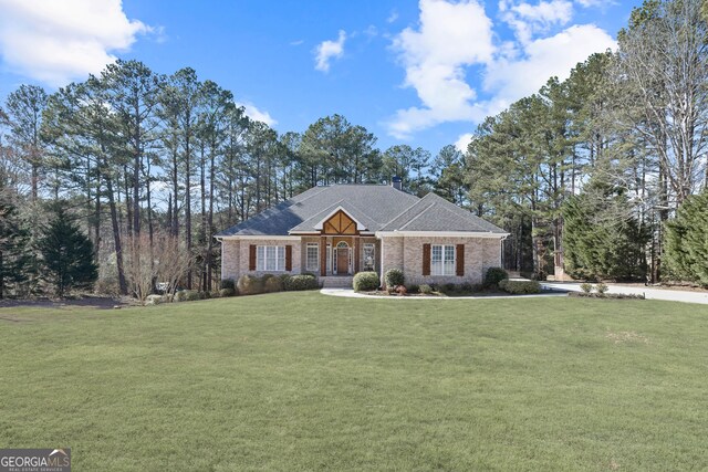 view of front of property with a front yard