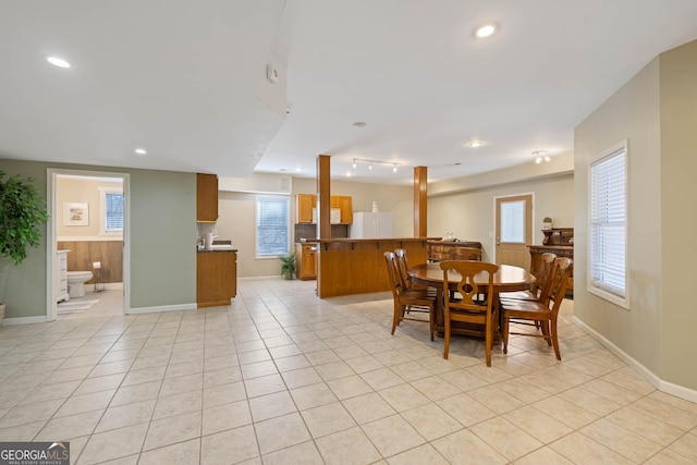 living room featuring light tile patterned floors, baseboards, visible vents, and recessed lighting