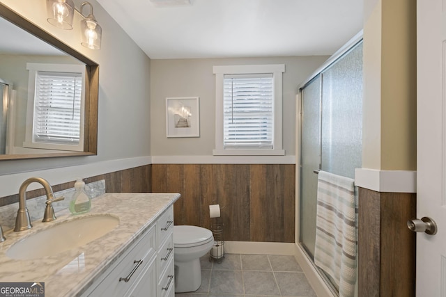 kitchen featuring tasteful backsplash, a center island, light tile patterned flooring, and ornate columns