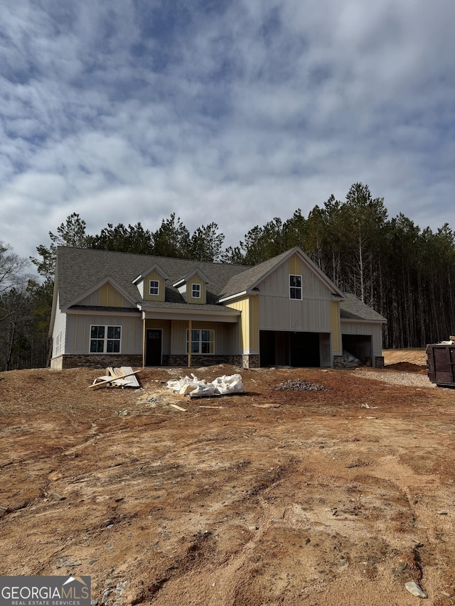 view of front of property featuring a garage