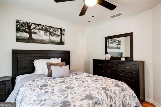 bedroom featuring ceiling fan