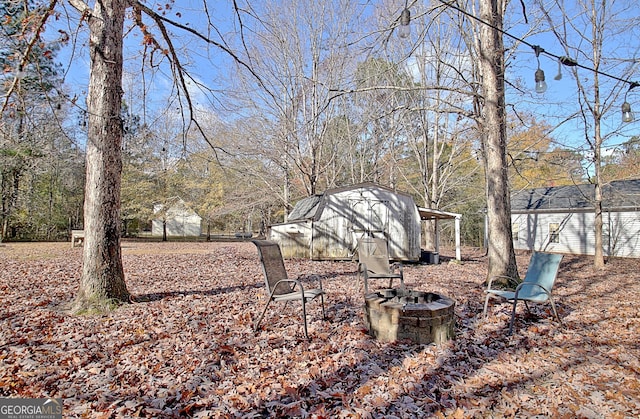 view of yard featuring a fire pit