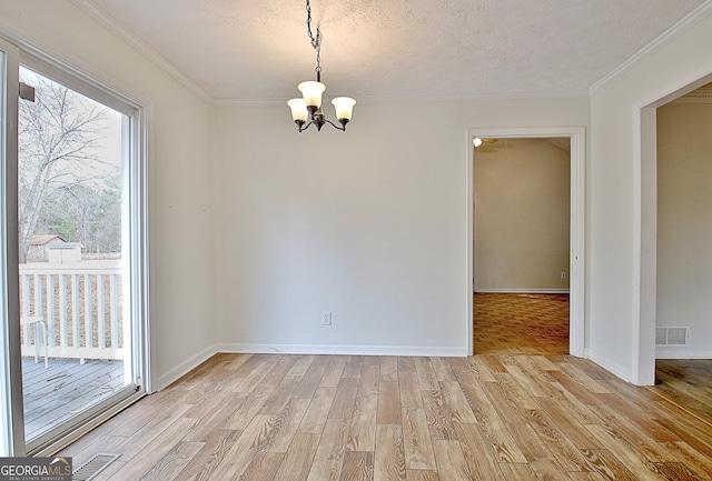 empty room with an inviting chandelier, crown molding, light hardwood / wood-style flooring, and a textured ceiling