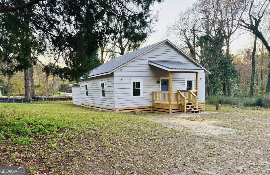 122 Pine Cir, Mcintyre, GA 31054 - bungalow featuring a front yard