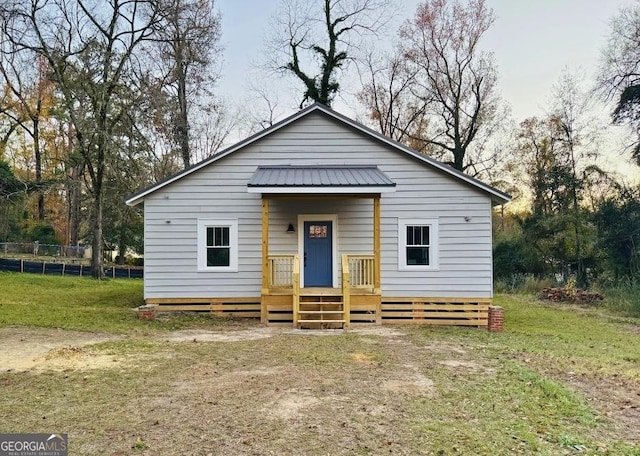 bungalow-style house featuring a front lawn