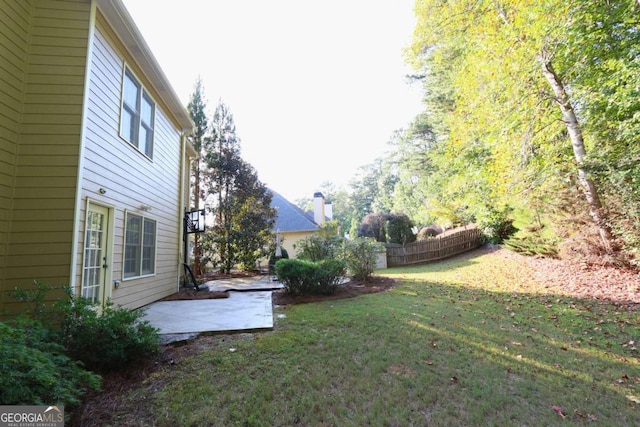 view of yard featuring a patio area