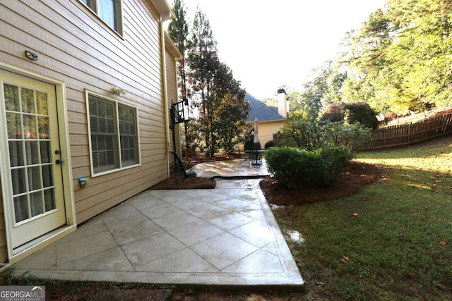 view of yard featuring a patio