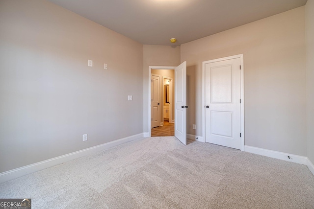 unfurnished bedroom featuring carpet floors