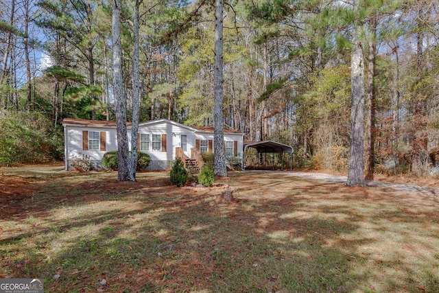 view of yard featuring a carport