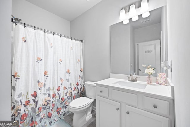 bathroom with a shower with curtain, vanity, and toilet