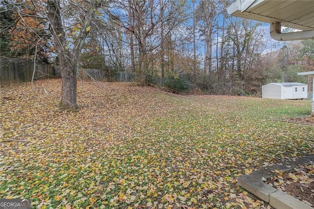 view of yard with a shed