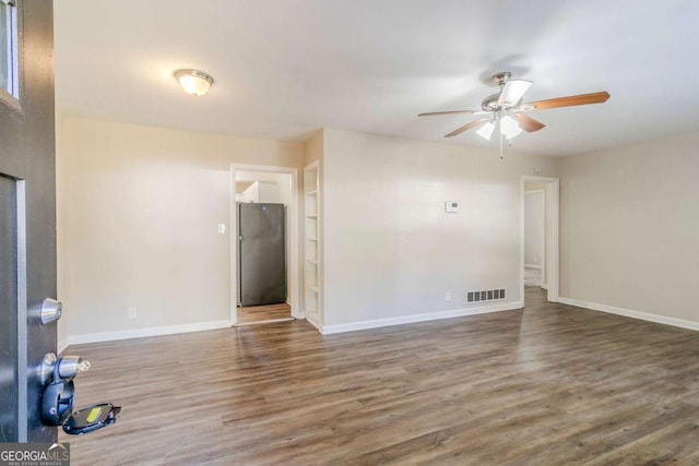 unfurnished room featuring dark hardwood / wood-style floors and ceiling fan