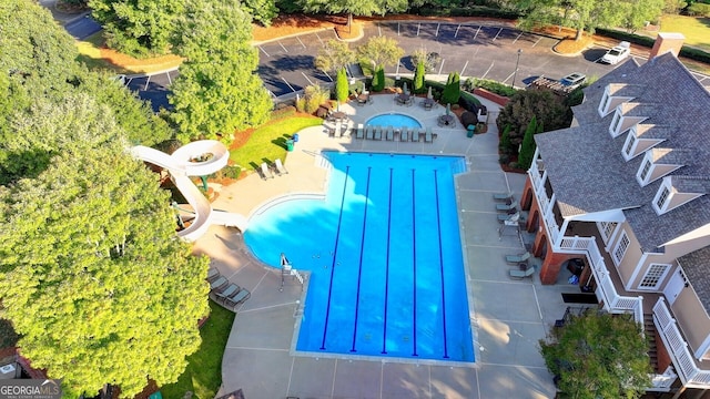 view of swimming pool