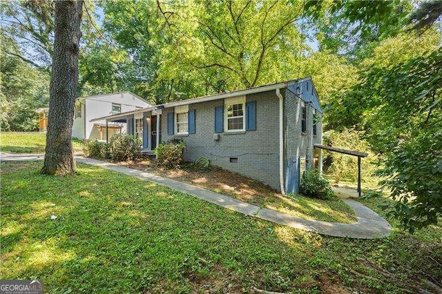 view of front of house with a front yard