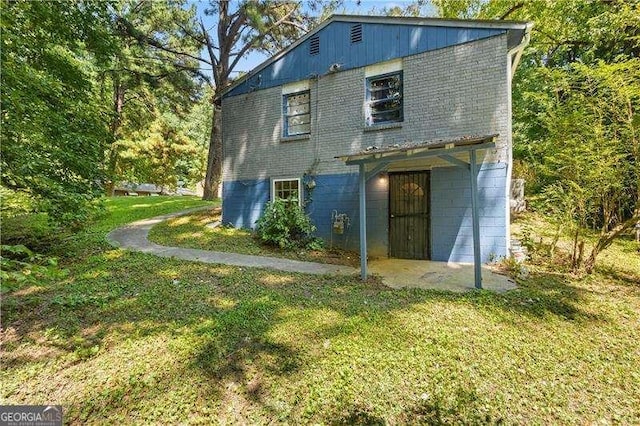 rear view of house featuring a yard