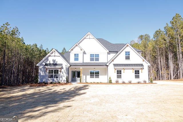 view of modern farmhouse style home