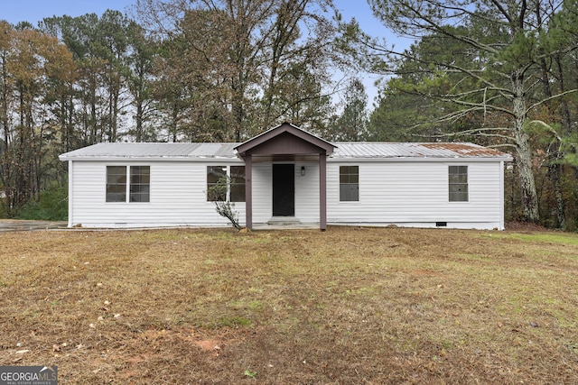 view of front of home with a front lawn