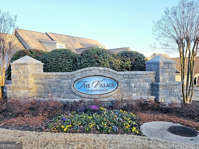 view of community / neighborhood sign