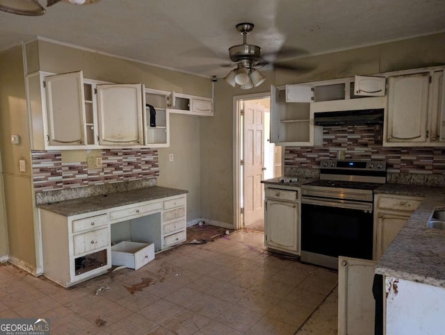 kitchen featuring electric range, decorative backsplash, ceiling fan, and ornamental molding