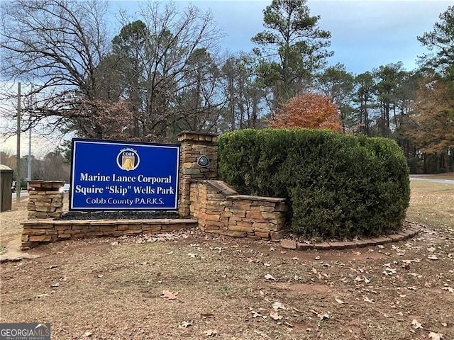 view of community / neighborhood sign