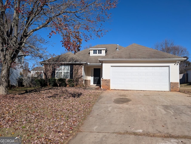 view of front property featuring a garage