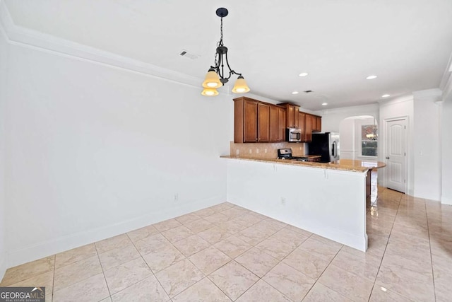 kitchen with hanging light fixtures, kitchen peninsula, crown molding, decorative backsplash, and appliances with stainless steel finishes