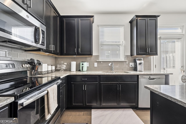 kitchen featuring plenty of natural light, sink, stainless steel appliances, and tasteful backsplash