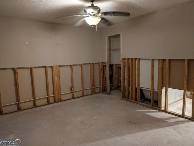 spare room featuring ceiling fan and a textured ceiling