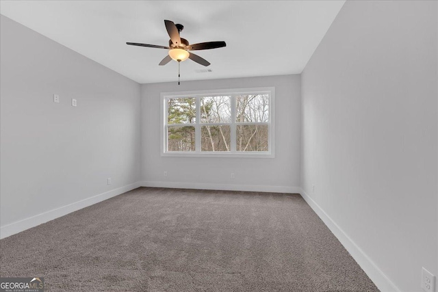 carpeted empty room featuring ceiling fan