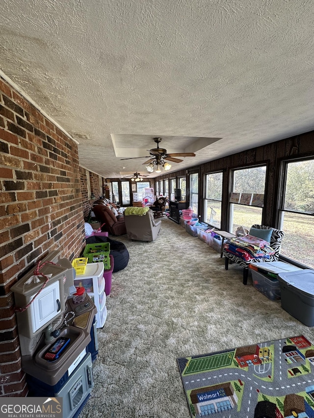 unfurnished sunroom with a wealth of natural light and ceiling fan