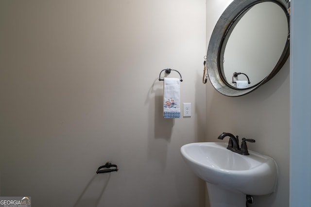 bathroom featuring sink