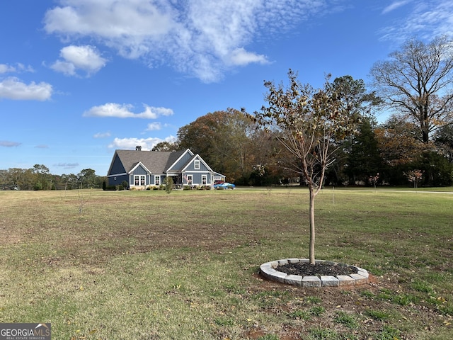 view of front of home featuring a front lawn