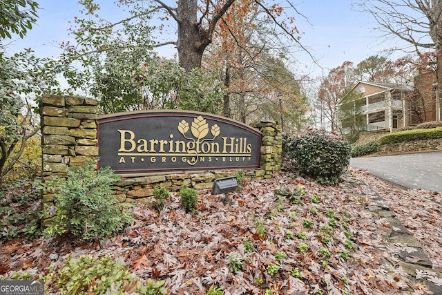 view of community / neighborhood sign