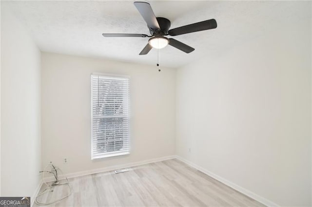 unfurnished room featuring light hardwood / wood-style flooring and ceiling fan