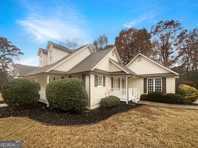 view of front of house featuring a front yard