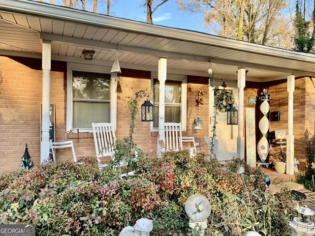 entrance to property featuring a porch