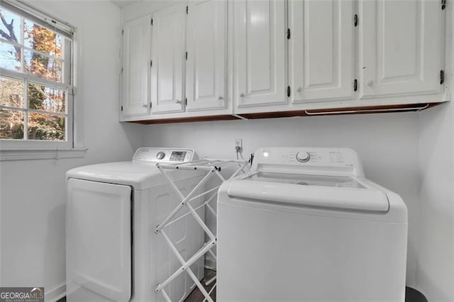 laundry room with cabinets and independent washer and dryer